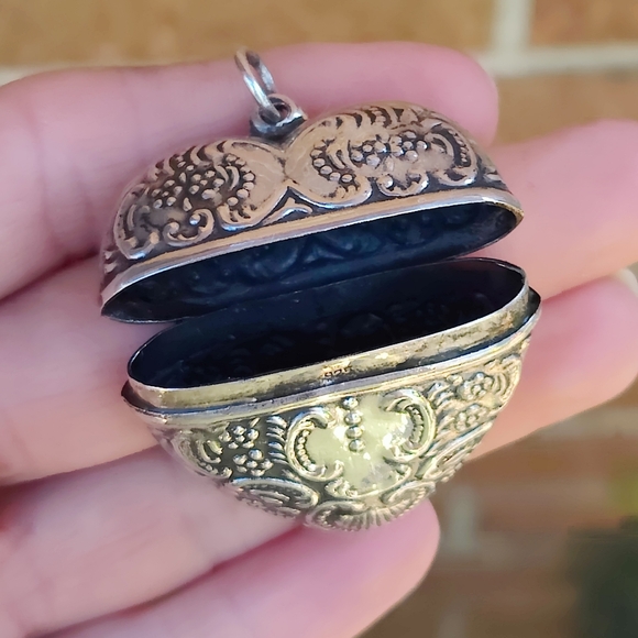 Huge Vintage Sterling Heart Locket? Pendant - Picture 5 of 6